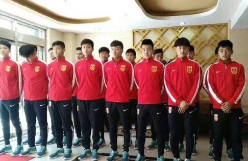 她在心中更咽：我原本以为，人生还有很长的路要走，所以哪怕多等叶大师几年甚至十几年也没问题，但谁又能想到，我的人生眼看就要坠入悬崖、客死异国他乡......想到这，宋婉婷已经满脸泪痕。